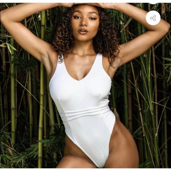 BuffBunny Collection White One Piece Swimsuit Size Small NWT - Picture 6 of 6